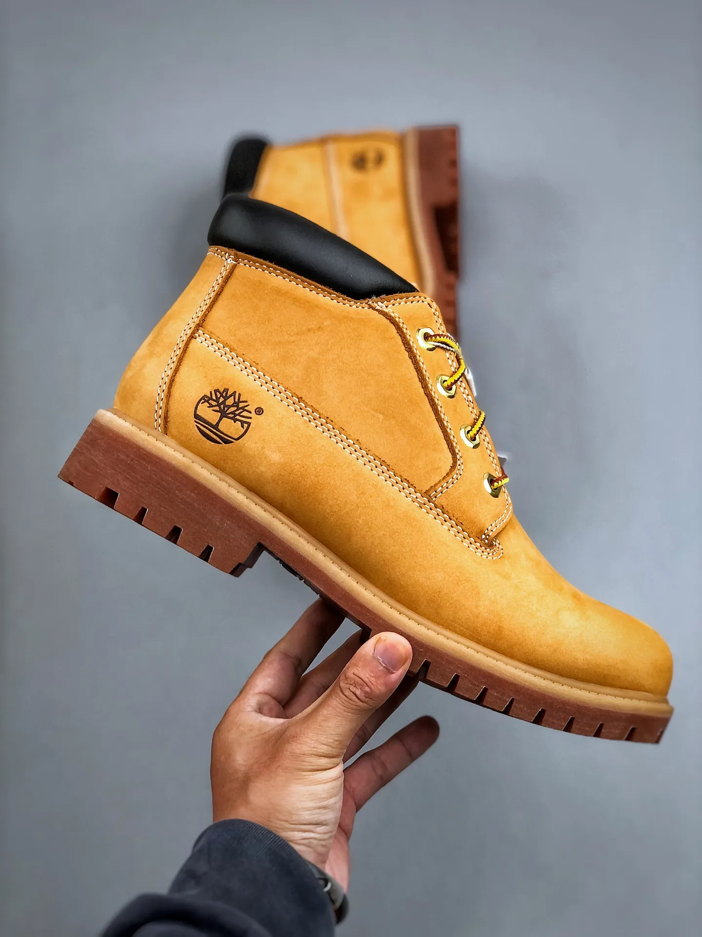 Local self-pickup 💰700 supports store placement, you can get the pure and original top quality, one-to-one original development version, Timberland, not bad at kicking/classic mid-top yellow 23061 Produced by the original channel of Zhongshan Baoyuan, the top-notch technology is newly upgraded, it can be called a genuine copy machine, the original imported waterproof leather, the original anti-counterfeiting label, the purple light can be scanned, the computer sewing line, the four lines are aligned, the horizontal folding is dynamic and water-repellent, the top genuine consistent injection molding process Art Rubber non-slip outsole resists cold and cracks Authentic and consistent all-leather collar/lining/shoes Equipped with anti-fatigue shock-absorbing honeycomb insole Highly comfortable Full set of original packaging accessories (comes with shoelaces, cleaning eraser, and counter bag) Size: 35 36 37 38 39 39.5 40 41 42 43 44 45 Men’s size runs one size larger